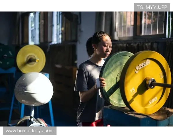 举重俱乐部推动青少年训练的科学量化与数据追踪，举重专项训练