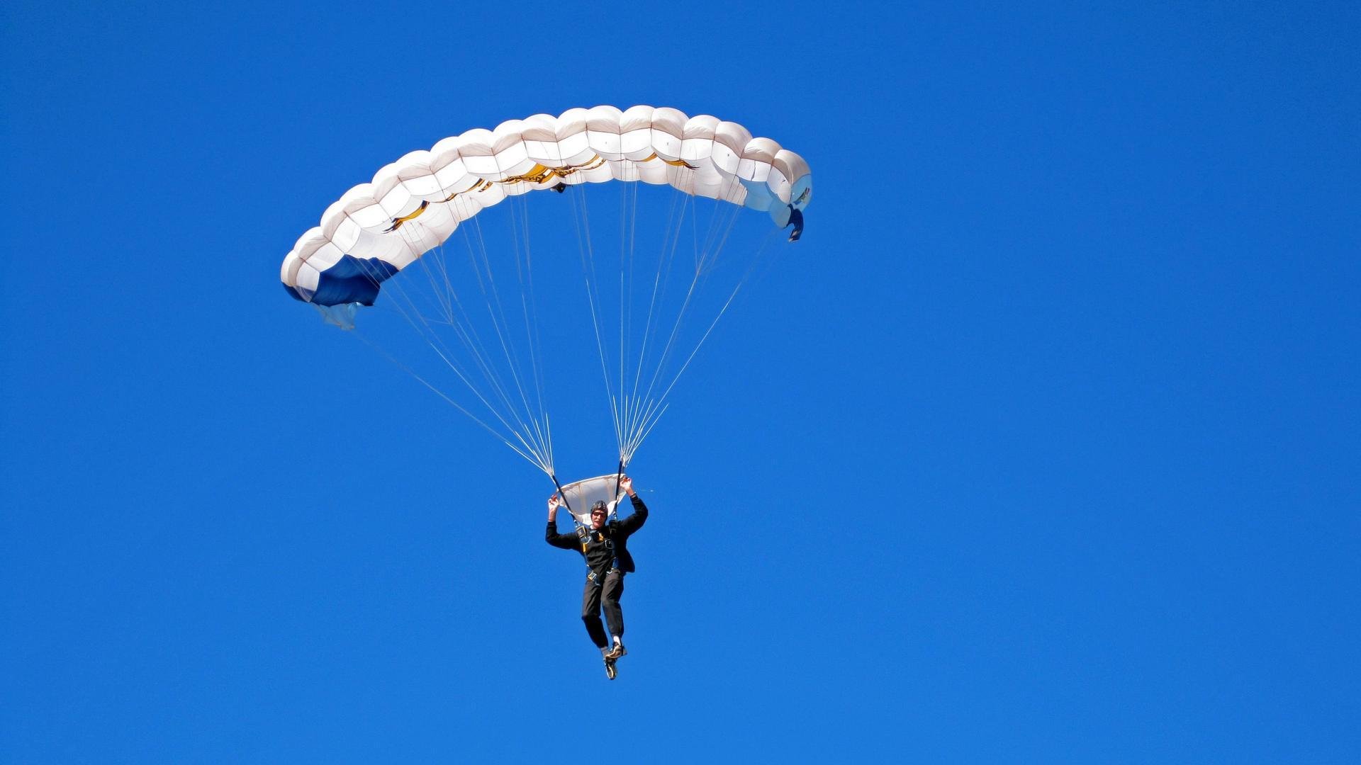 乐鱼体育app官网-特斯·冯·迪克：精准的直塞球让南非队的进攻打破对方防线，冯 斯特拉克