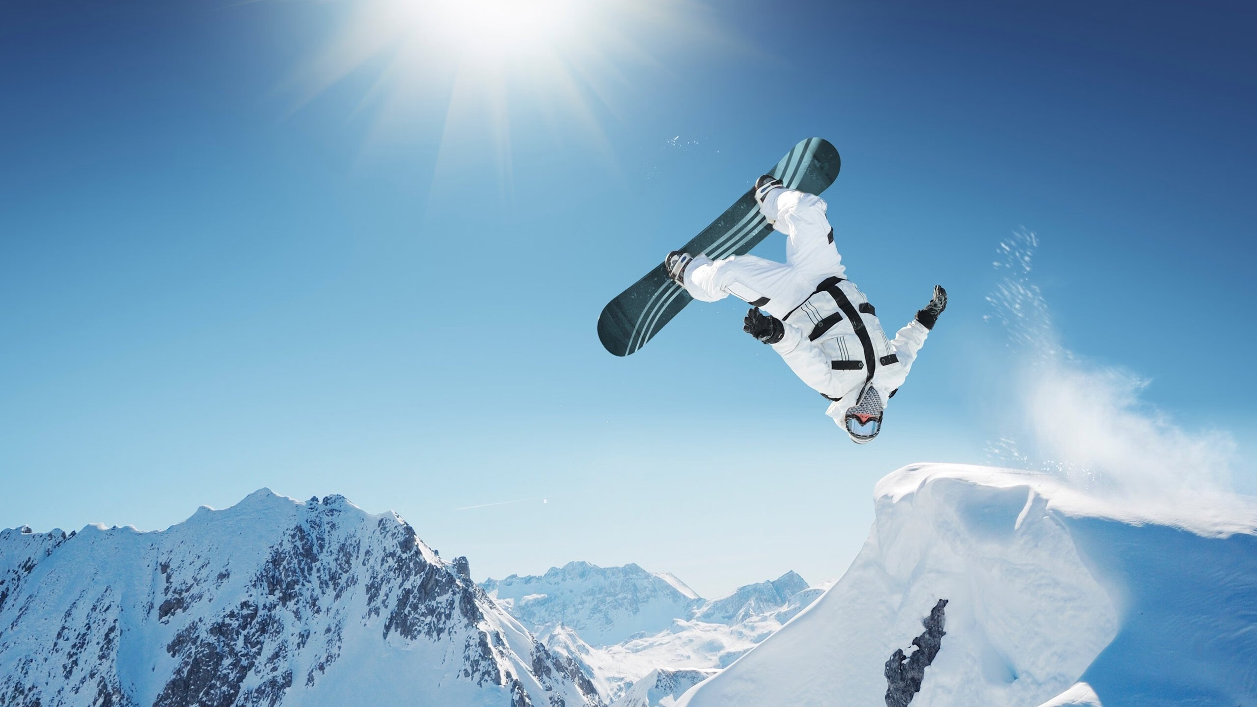 罗男子自由泳冲刺爆发惊艳泳池，男子自由泳运动员