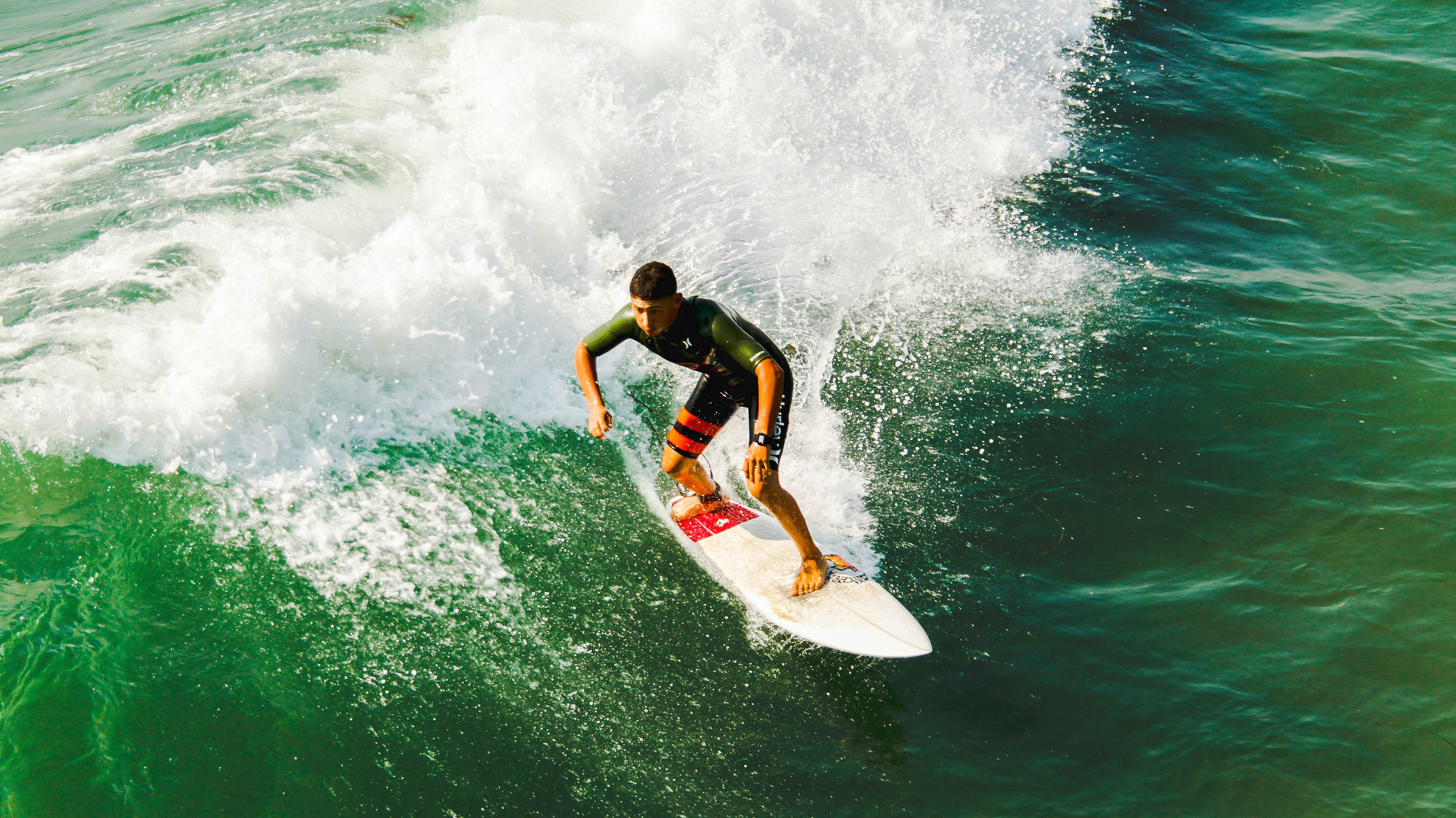 英超冲刺季:胜负悬念持续升温!,英超收官战